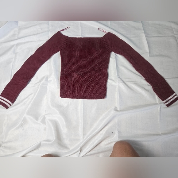 Hollister Red Off Shoulder Tee Size S - Picture 4 of 5